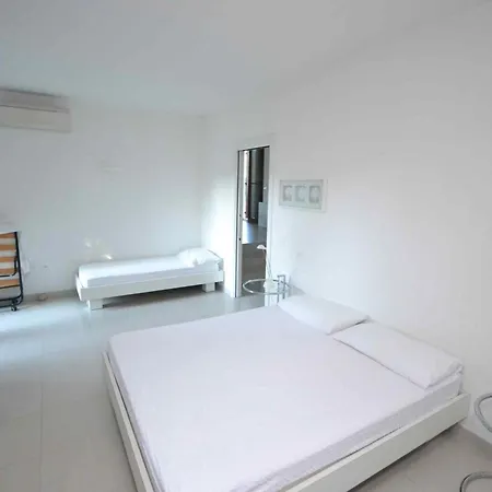 Zona Prima Est Albarella Villa